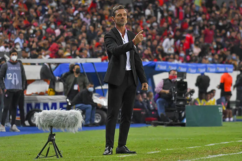 Diego Cocca durante un duelo de Atlas