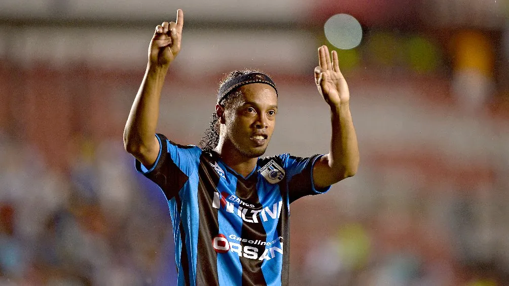 MEXSPORT Ronaldinho festejando gol con Querétaro en partido de la Liga MX