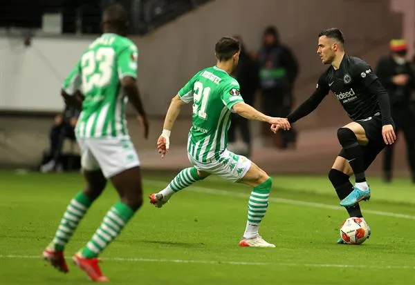 EFE Youssouf Sabaly, Guido Rodríguez y Filip Kostic