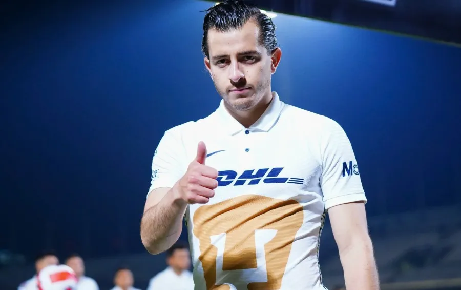 IMAGO7 Alan Mozo tras el juego ante New England