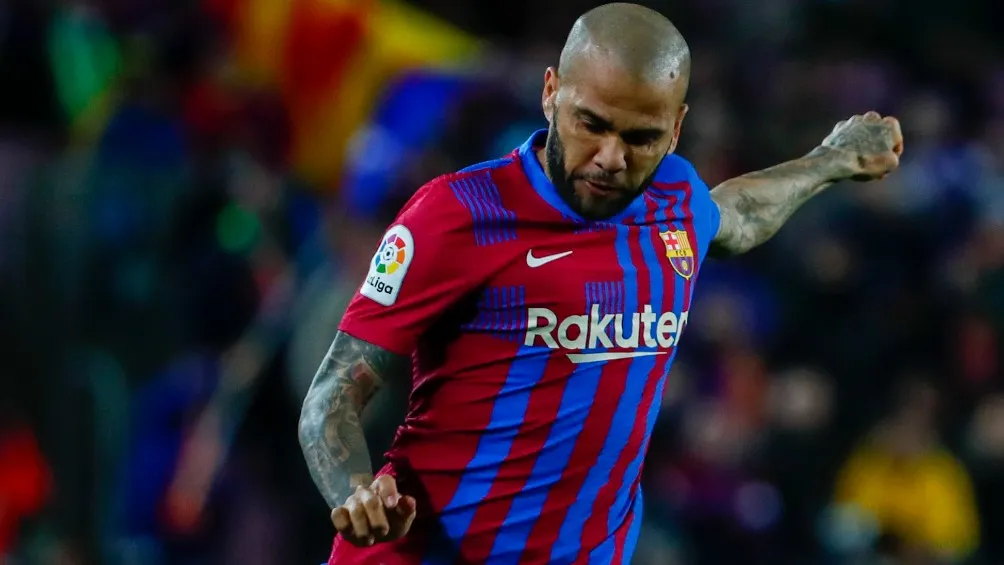 Dani Alves regresó esta temporada con Barcelona. AP