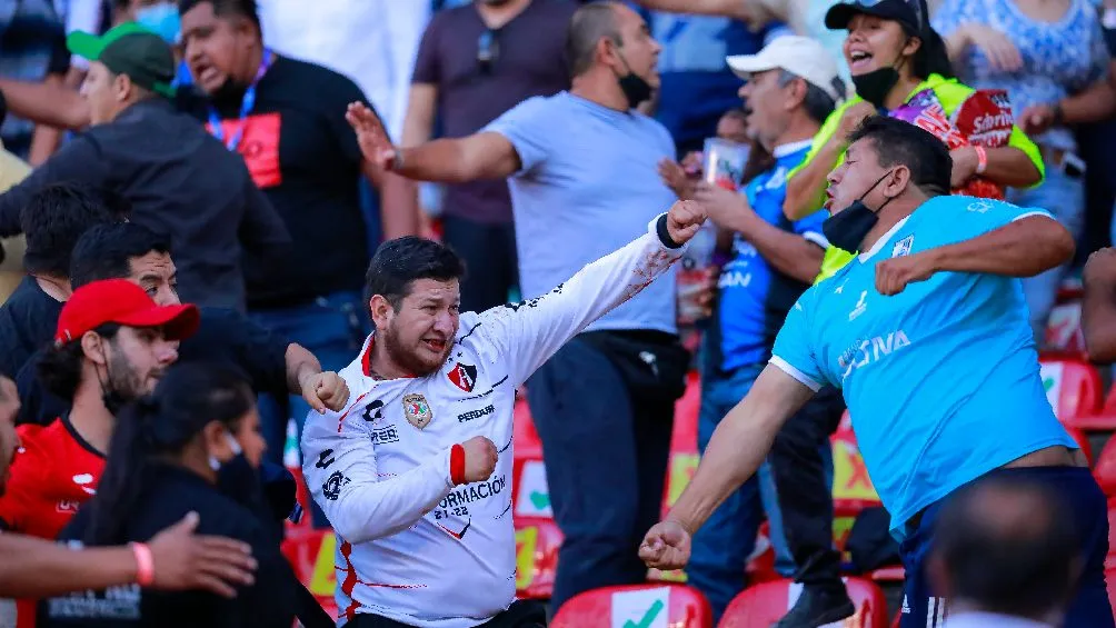 Trifulca en el Estadio Corregidora entre aficionados de Querétaro y Atlas