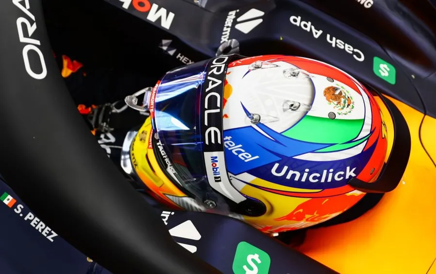 TWITTER @redbullracing El casco de Checo