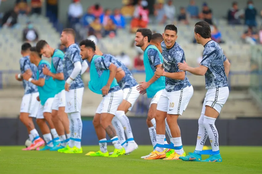 Jugadores de Pumas previo al juego contra Necaxa