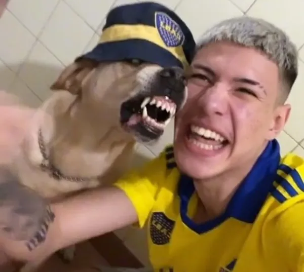 ESPECIAL Escobeditto alienta a Boca junto a su mejor amigo