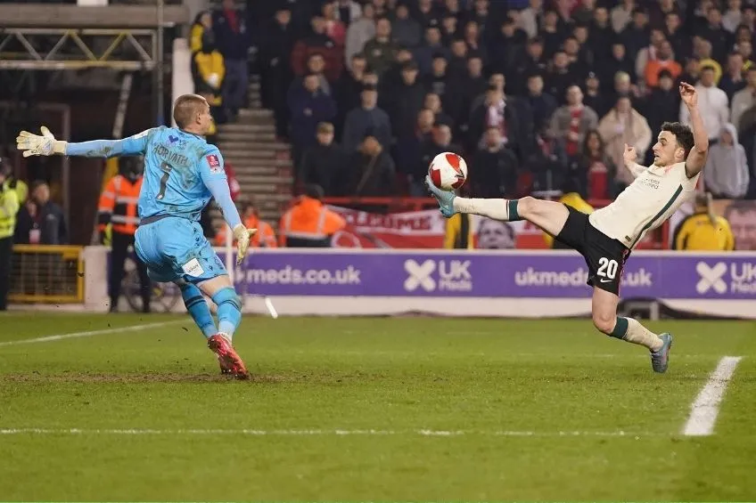 Liverpool avanzó en la FA Cup