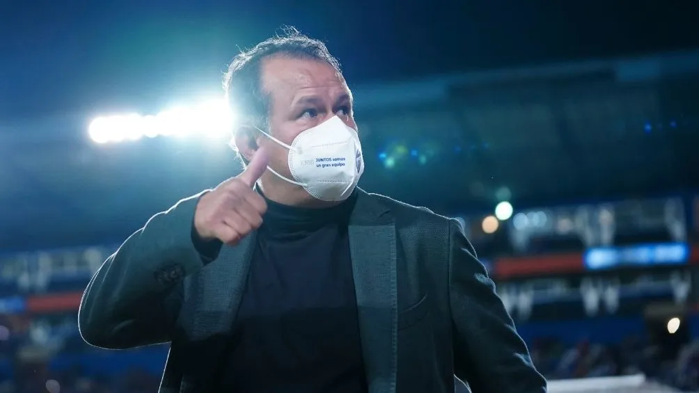 Reynoso en el partido con Cruz Azul