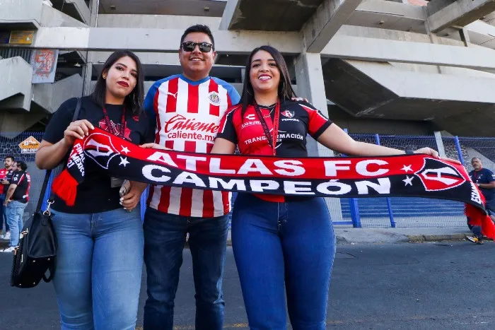 Afición en el Clásico Tapatío