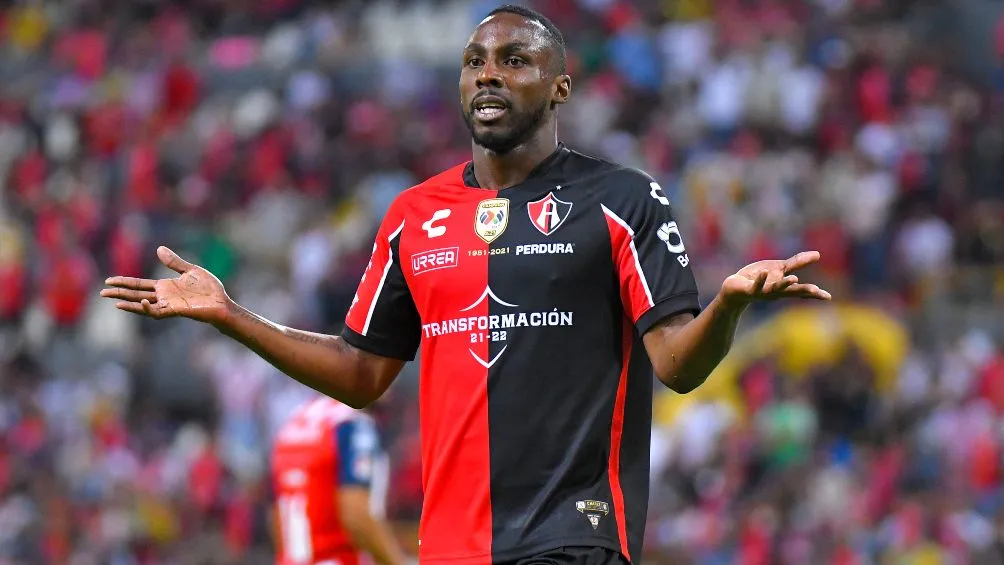 Julián Quiñones en lamento con el Atlas