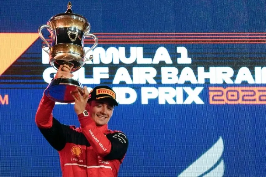 AP Leclerc tras ganar el Gran Premio de Bahréin