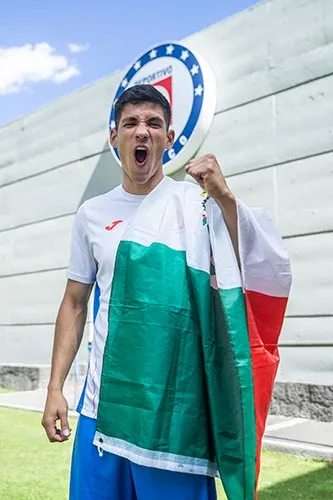 Uriel Antuna posa en La Noria