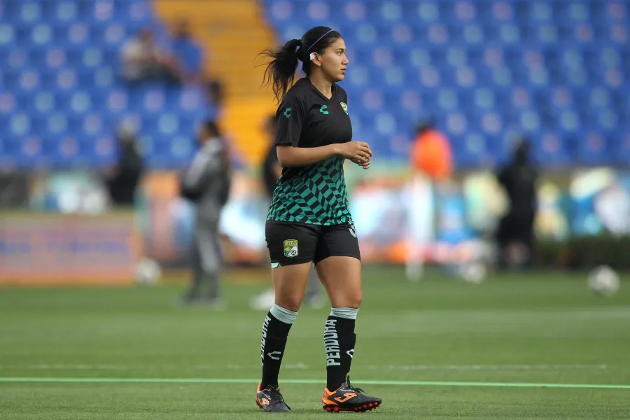 Selena Castillo previo a un partido con León