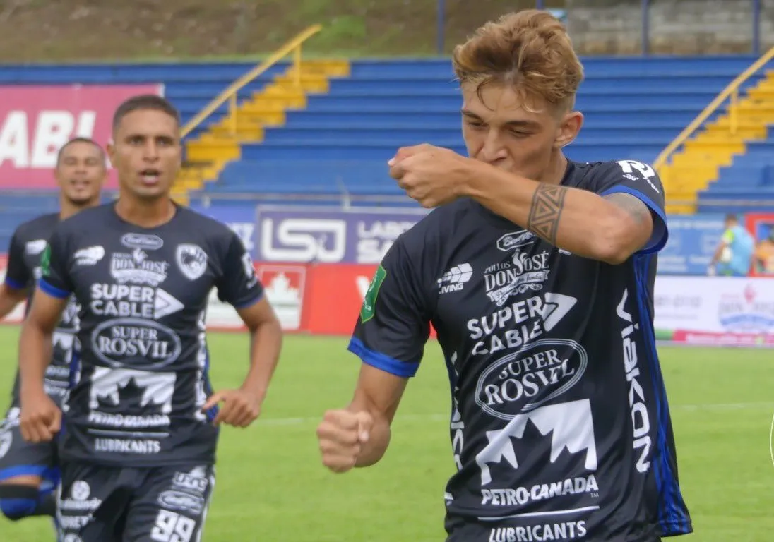 Jugadores del Municipal en festejo