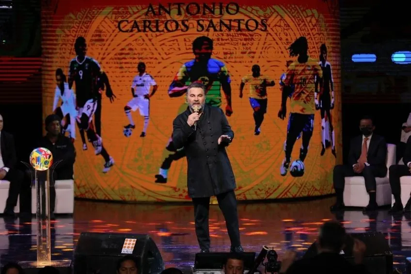 IMAGO7 Mijares en la ceremonia del Salón de la Fama