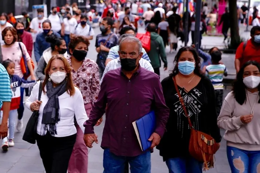 Personas caminando por el Centro Histórico