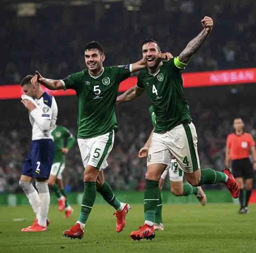 Selección de Irlanda festejando un gol