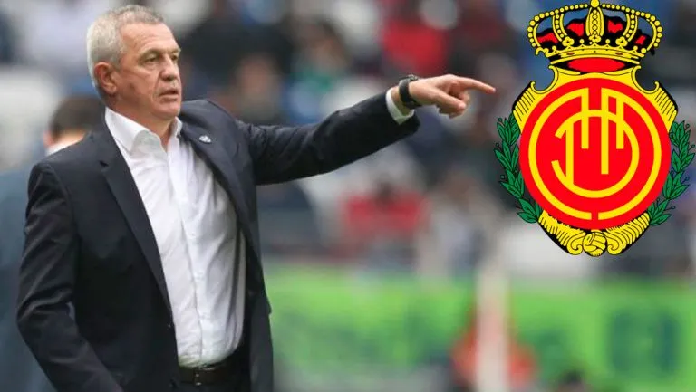 Javier Aguirre dirigiendo ante Atlético de San Luis