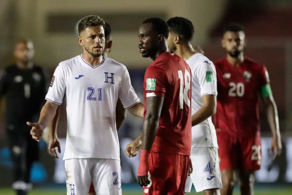 Jugadores de Panamá y Honduras