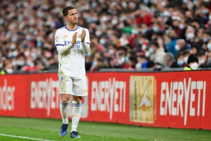 Hazard abandona el campo tras un cambio