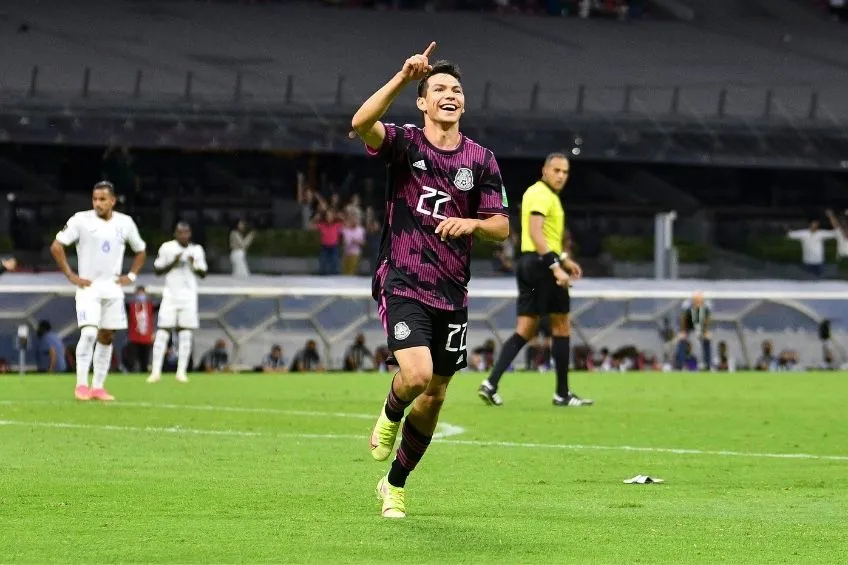 Lozano festejando una anotación ante Honduras
