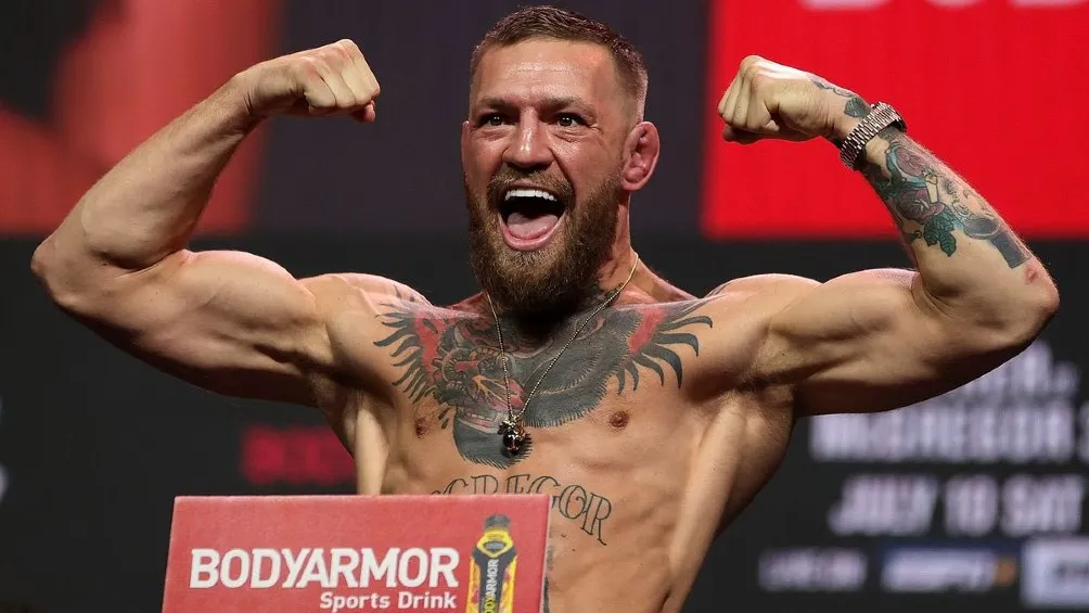 Conor McGregor durante prueba de pesaje previo a pelea de la UFC