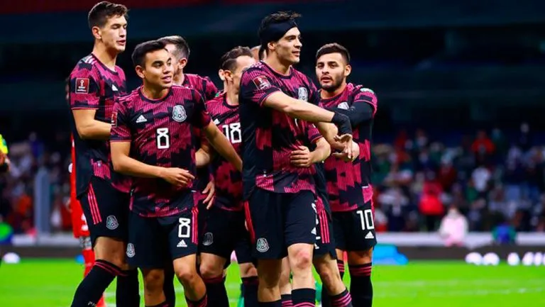 Jugadores del Tri, en festejo de gol