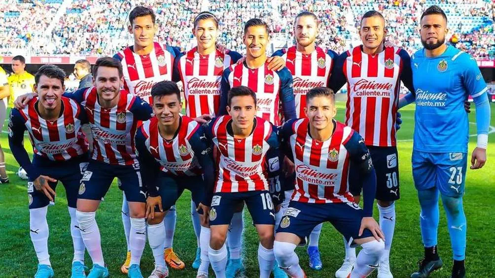 Chivas jugando partido amistoso en Estados Unidos ante León