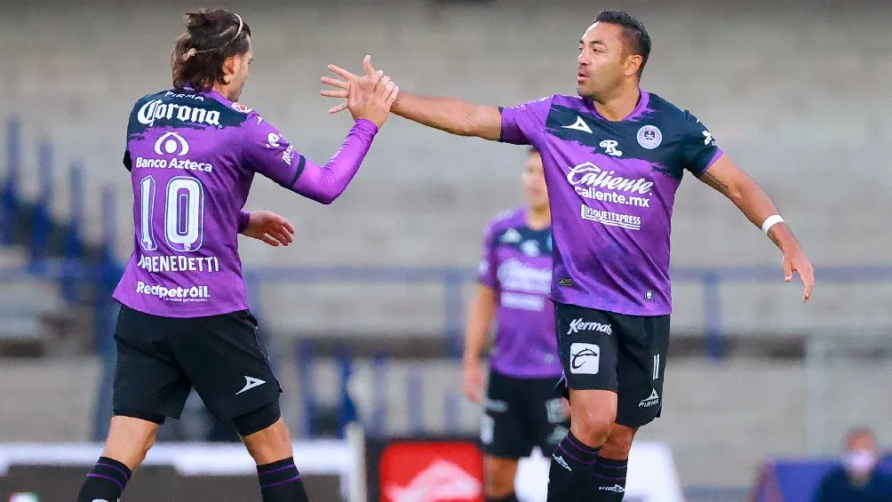 Nicolás Benedetti y Marco Fabián festejando gol de Mazatlán