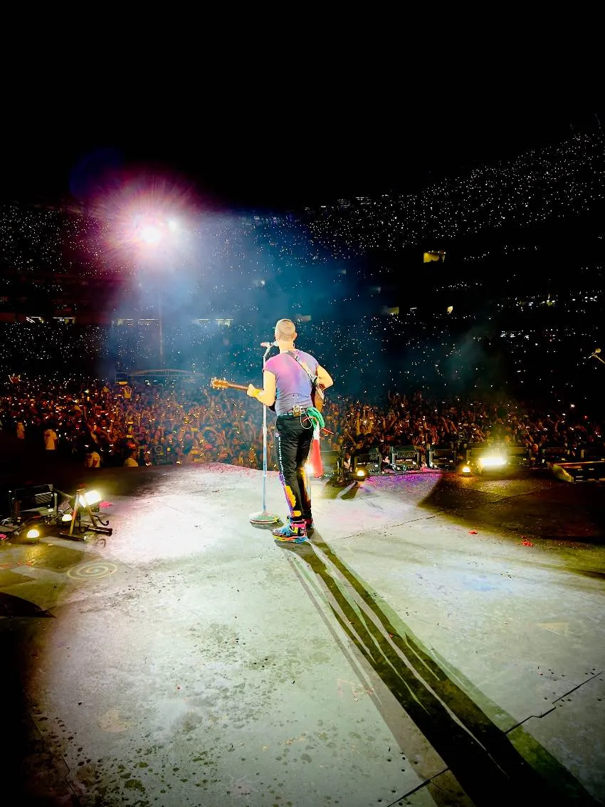 Chris Martin, vocalista de Coldplay en concierto en México