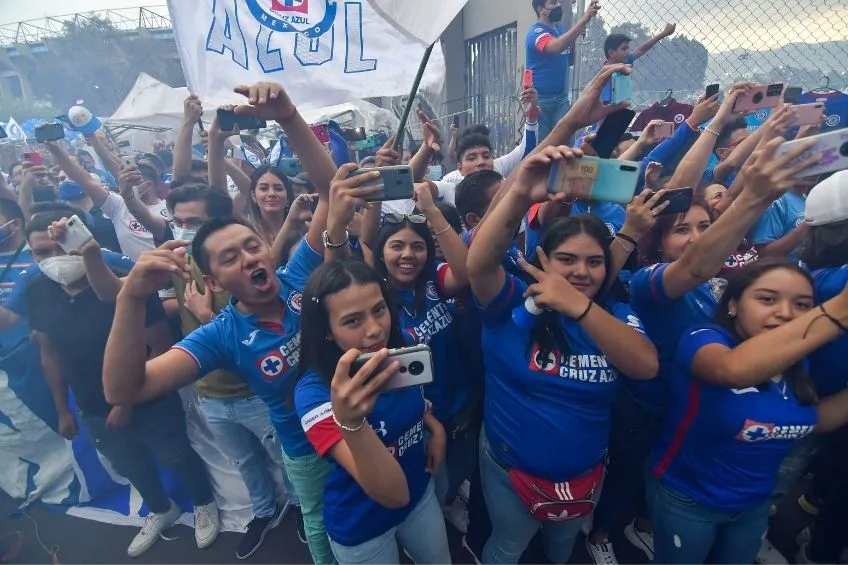 Afición de Cruz Azul previo a un partido