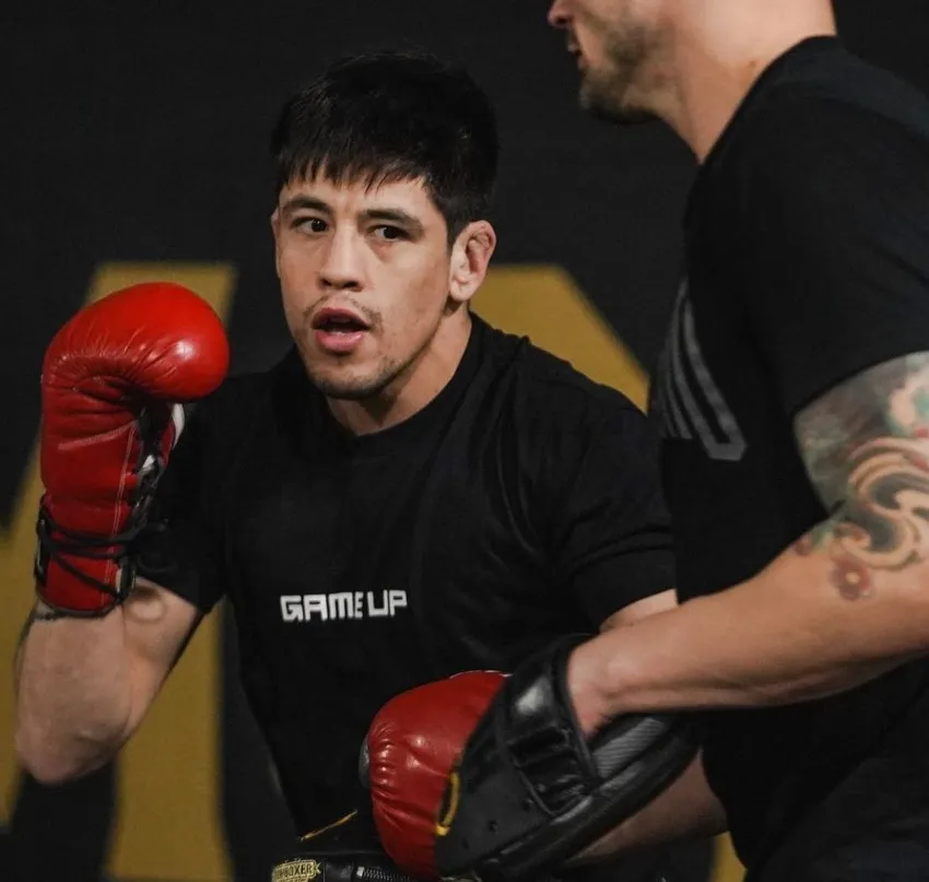 Brandon Moreno en un entrenamiento