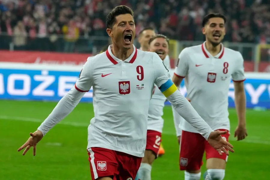 Lewandowski celebrando un gol con Polonia