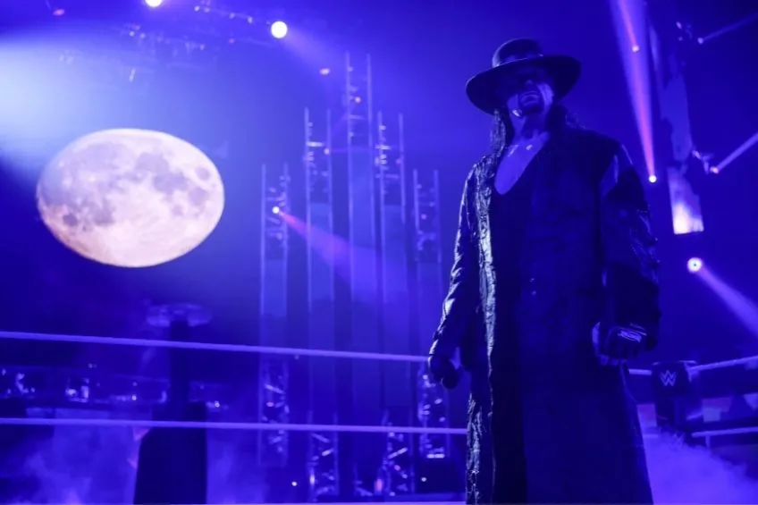 Undertaker haciendo su entrada