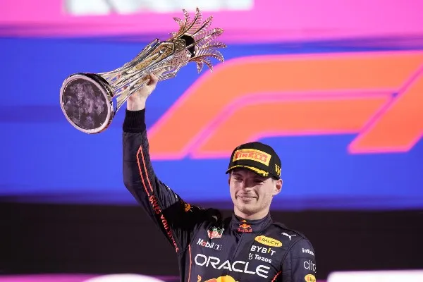 AP Max Verstappen en el podio
