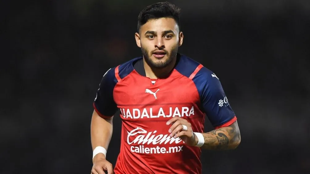 Vega en un partido con Chivas