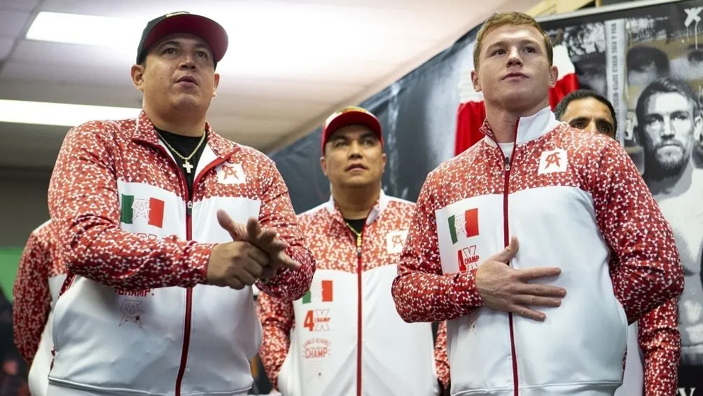 Reynoso junto a Canelo Álvarez