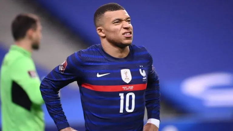 Kylian Mbappé durante un partido con Francia