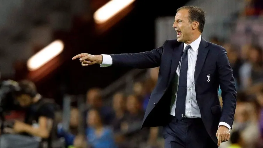 EFE Massimiliano Allegri durante un partido con la Juve