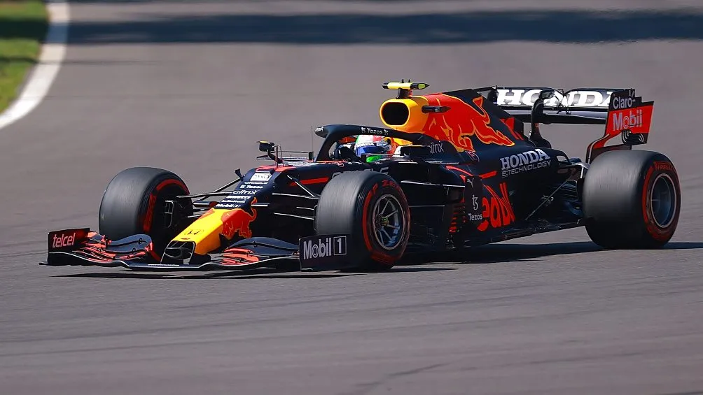 IMAGO7 El mexicano y Pierre Gasly se estarían peleando el lugar