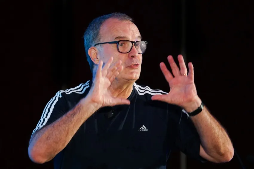 Marcelo Bielsa en la reunión anual del futbol mexicano de 2019