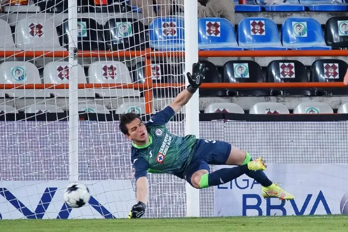 Sebastián Jurado durante un partido con Cruz Azul