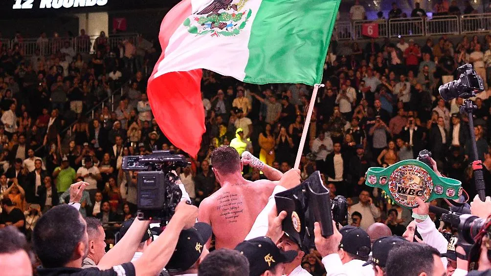 IMAGO7 El púgil tapatío agarró al reportero de costal y le pidió que no se moviera