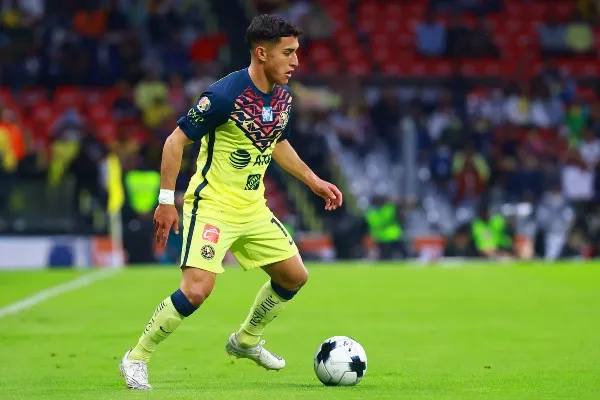 Alejandro Zendejas en acción con América