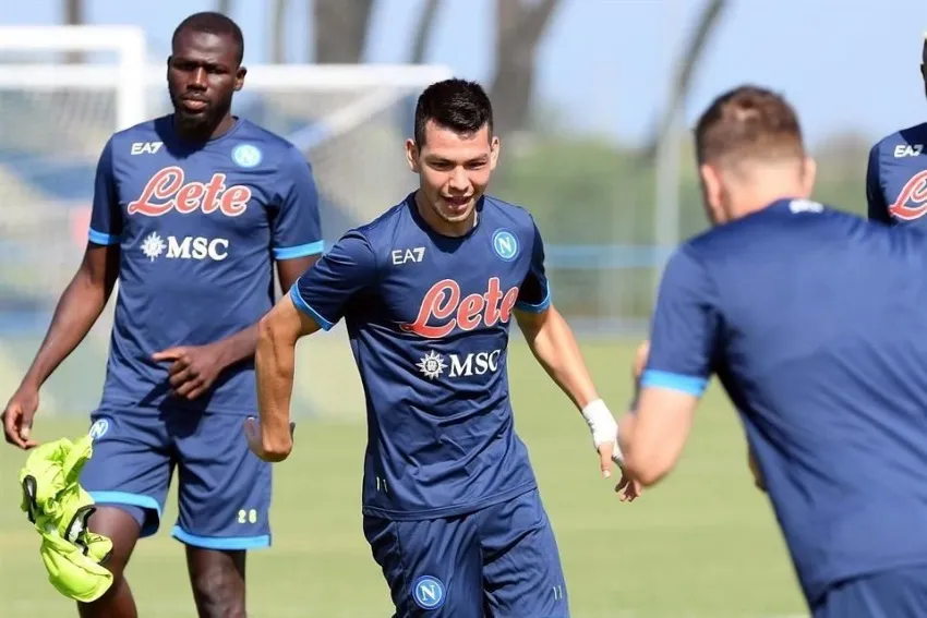 Chucky en un entrenamiento con el Napoli