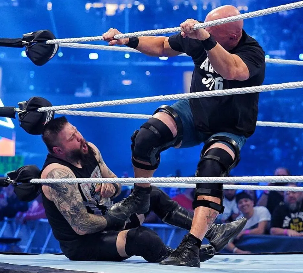 WWE Austin no tuvo reparo en humillar a Kevin Owens