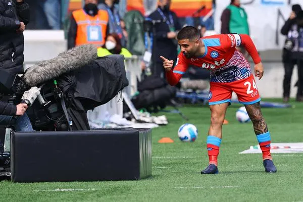 EFE Lorenzo insigne en festejo con Napoli