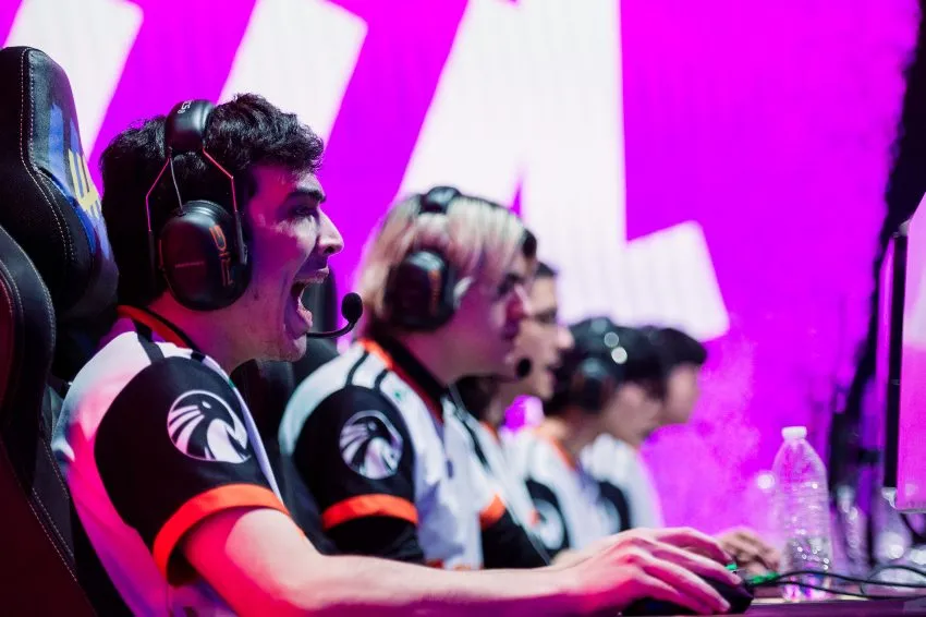 Acce en la serie entre Estral Esports y Rainbow7