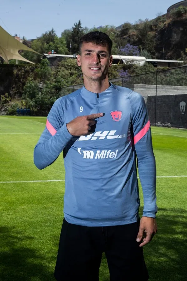 Juan Dinenno posando para el lente de RÉCORD