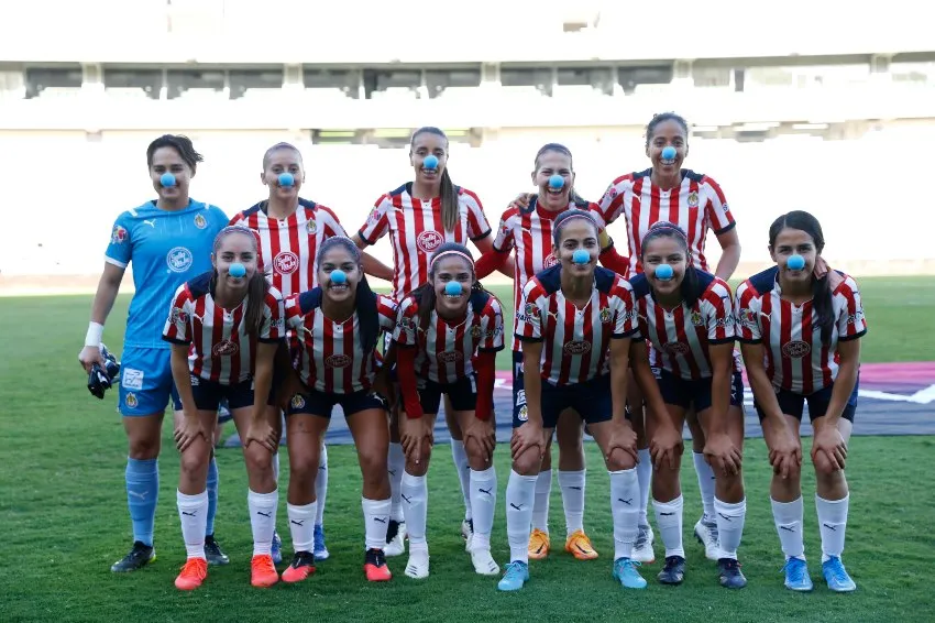 Jugadoras de Chivas previo al juego ante Mazatlán