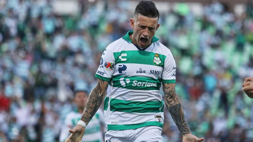 Brian Lozano logró el primer gol del partido